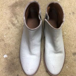 FRYE BOOTIE worn twice. Great condition!